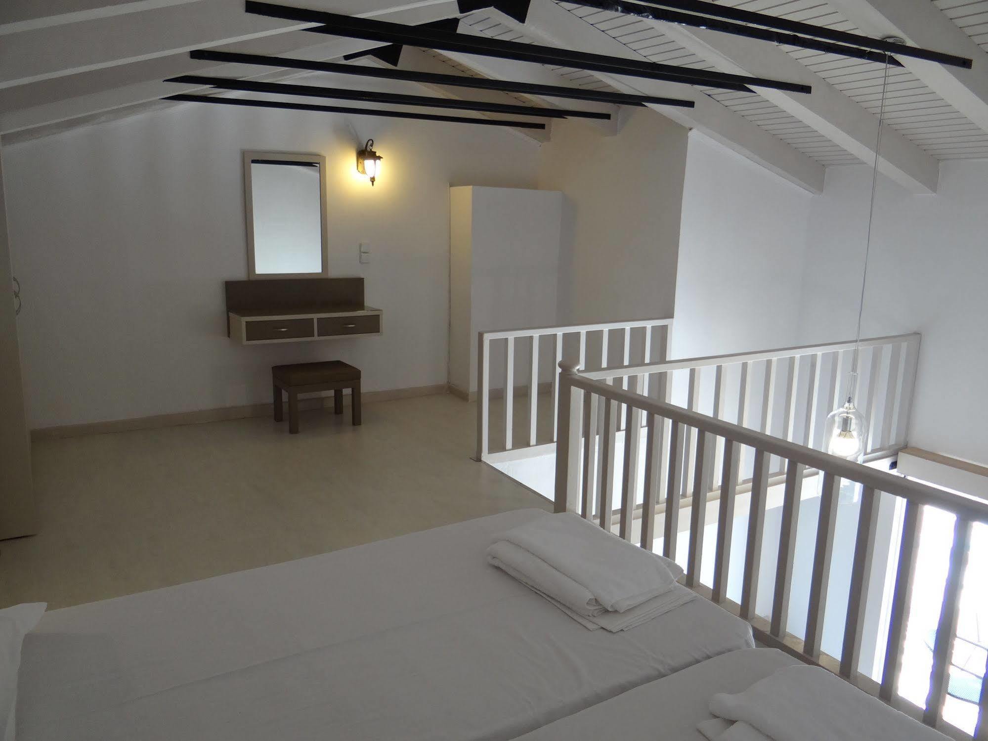 Perla 3* Agia Marina