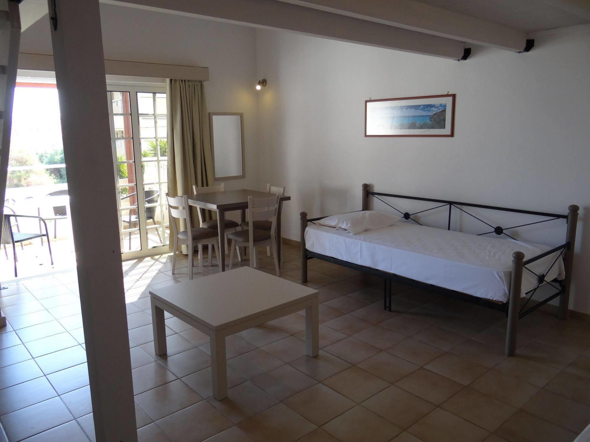Perla Aparthotel Agia Marina (Crete)
